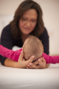 CranioSacral Therapie mit einem Baby